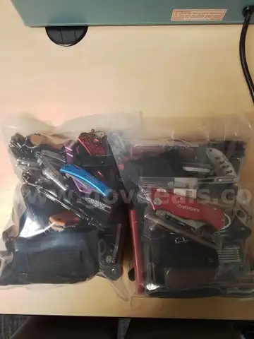 1 Lot of Multi-Tools/Knives