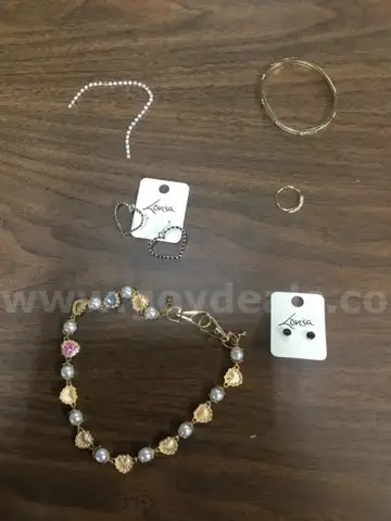 Lot of jewelry  “DH”