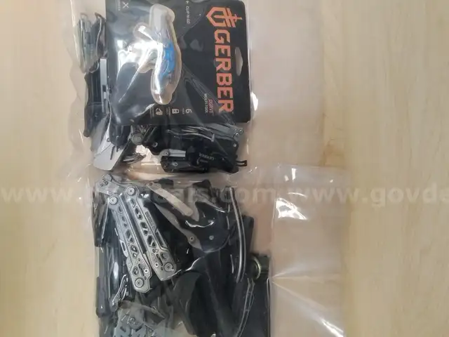 1 Lot of Gerber Multi-Tools/Knives