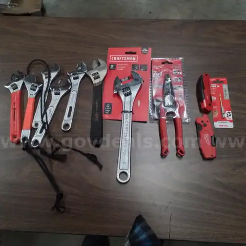 1 Lot of Assorted Tools "JM"