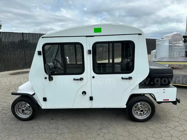 2011 Columbia PARCAR Summit Golf Cart
