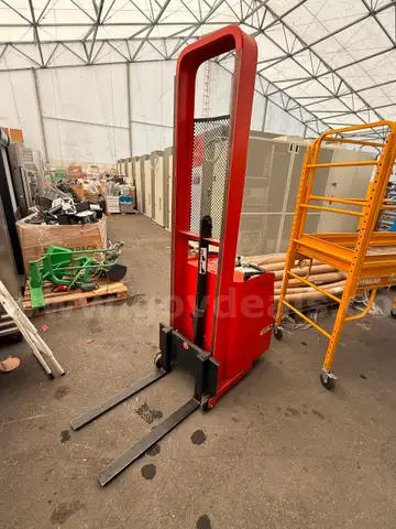 Presto C74A-15LC Battery Powered Stacker