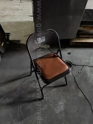 95 folding chairs with carts