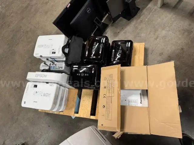 Lot of 15 projectors
