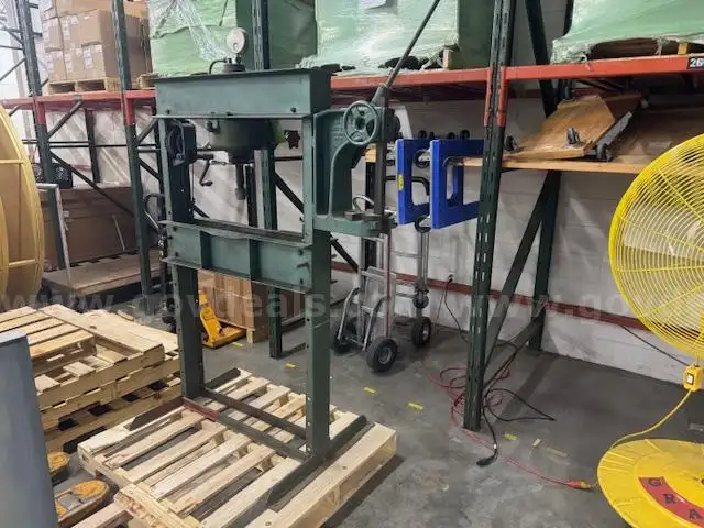 Dake H frame hand operated hydraulic press