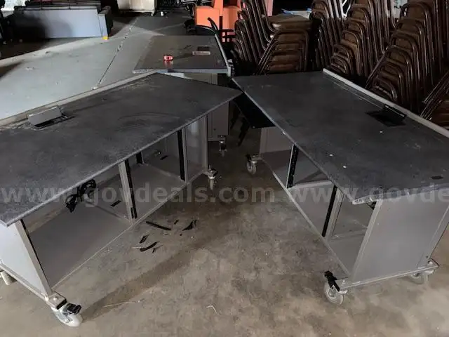 3 Computer tables