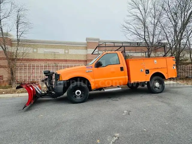 2006 Ford F-350 Super Duty Chassis Cab – 5.4L V8 SOHC 24V – Equipped with Plow