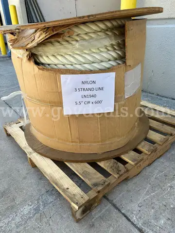 5.5&#x22; CIR (1.75&#x22; DIA) x 600 ft. Nylon 3 Strand Line - LN1940