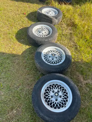 JAGUAR LACY SPOKE ALUMINUM WHEELS WITH NEWER CENTER CAPS XJ XJ6 XJS