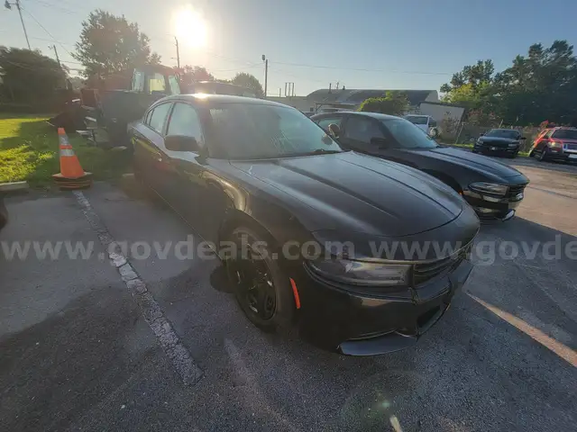 V1075  B - 062  2016 Dodge Charger