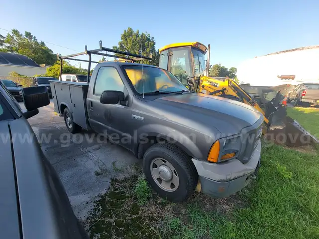 V0805  T-15  2005 Ford F-250 SD  service body