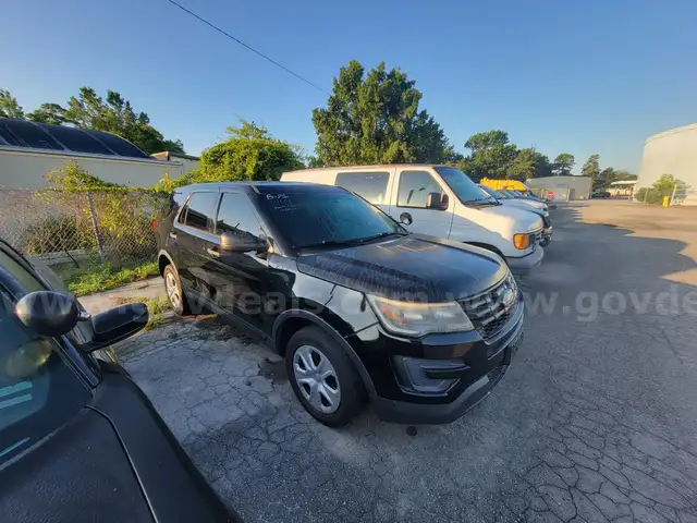 V1101 B - 072   2017 Ford Explorer