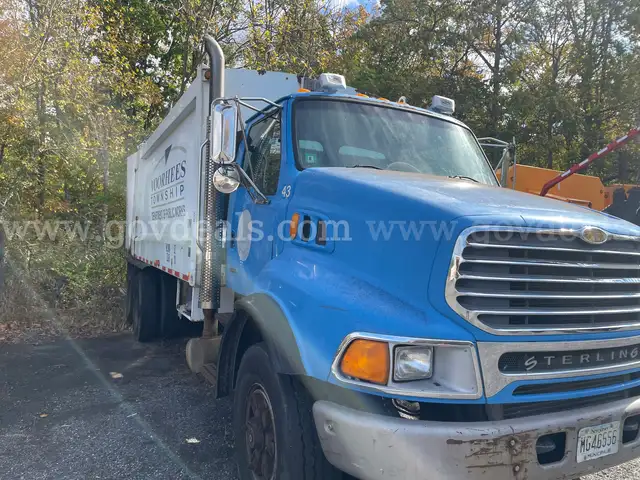 2002 Sterling LT9500 Heil Garbage Truck