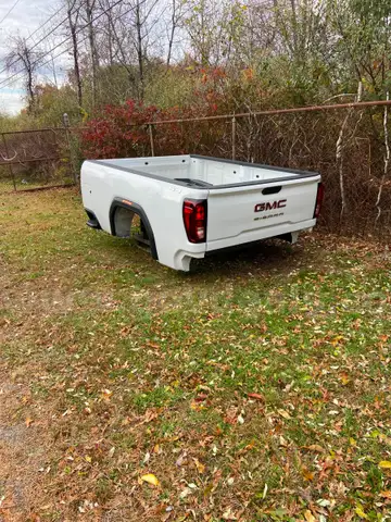 2025 GMC 8&#x27; Bed (Never Used!)