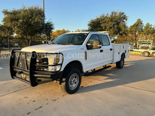 2019 Ford F-350 SD XL 4x4 Crew Cab Utility Truck
