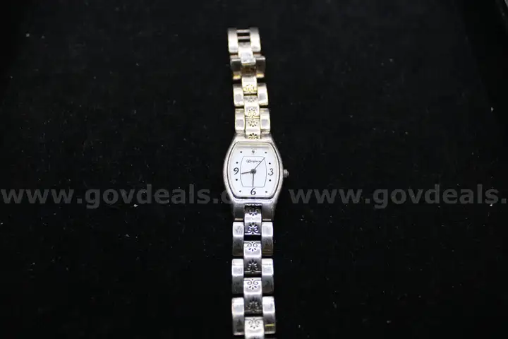 BRACELET (3); WATCH (4); EARRING, SINGLE (2); RING (1); NECKLACE (6); LOOSE STON