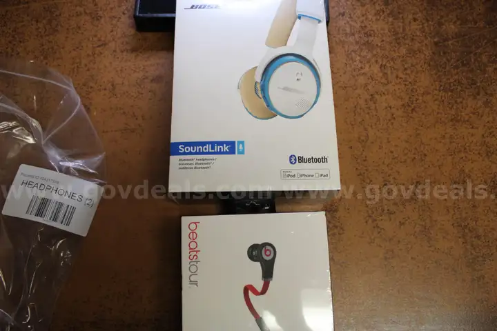 HEADPHONES (2)