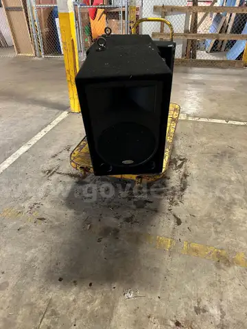 Lot of 4 large speakers