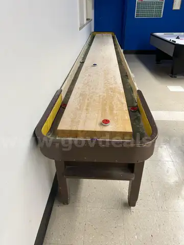 Shuffleboard game