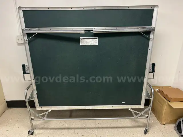 Porter Ping Pong Table with racquet and ball