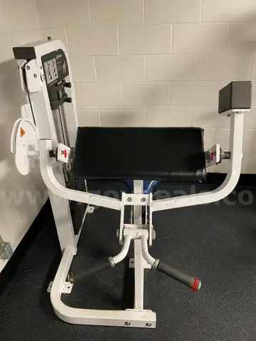 BICEP CURL MACHINE