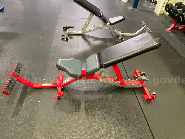 ADJUSTABLE BENCH