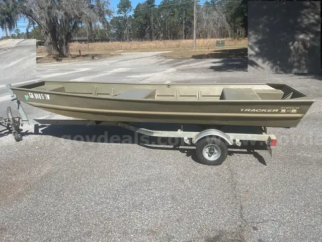 2010 Tracker Marine Pro 16 Bass Boat
