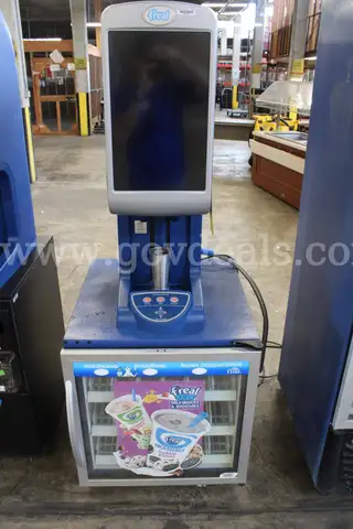 F&#x27;real Frozen Beverage Blender with mini freezer