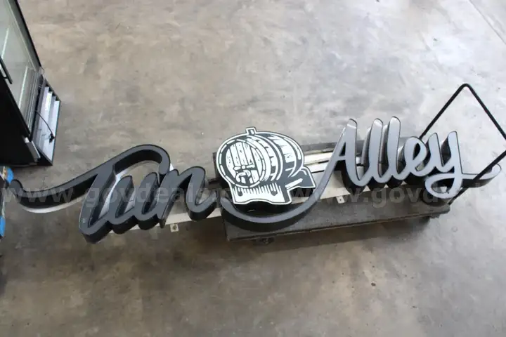 Tun Alley Wall sign
