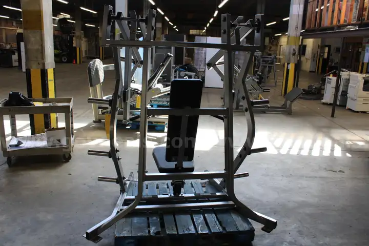 Hammer Strength Iso- lateral bench press