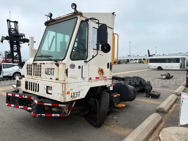 Kalmar Commando 30 Utility Tractor Rig