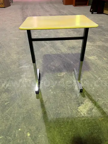 Single person desk