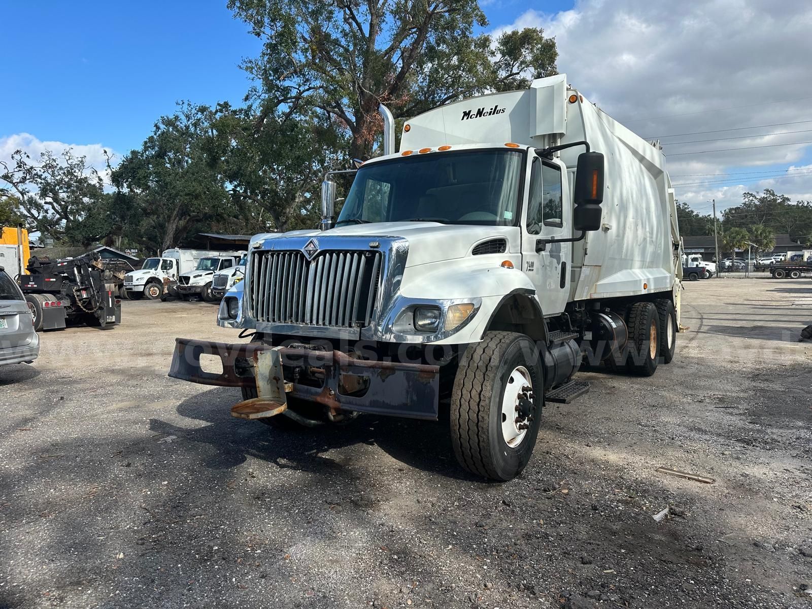 Photo of a 2003 International 7400