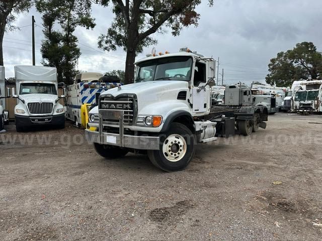 Photo of a 2005 Mack CV713 Granite