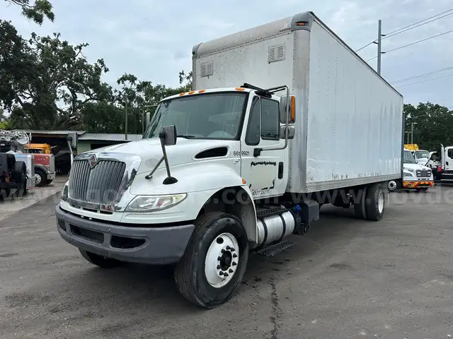 2016 International 4300 S/A Box Truck