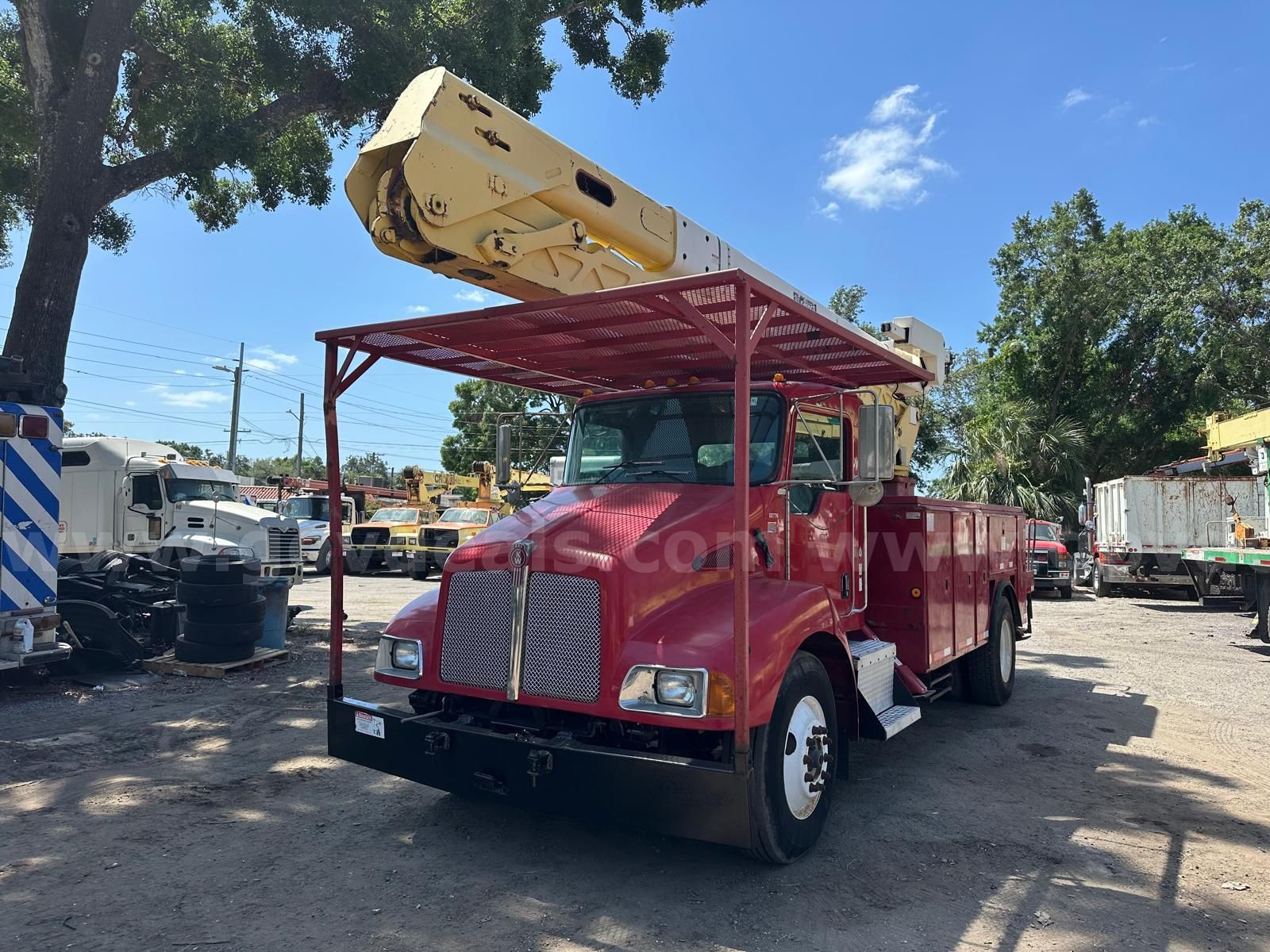 Photo of a 2005 Kenworth T300