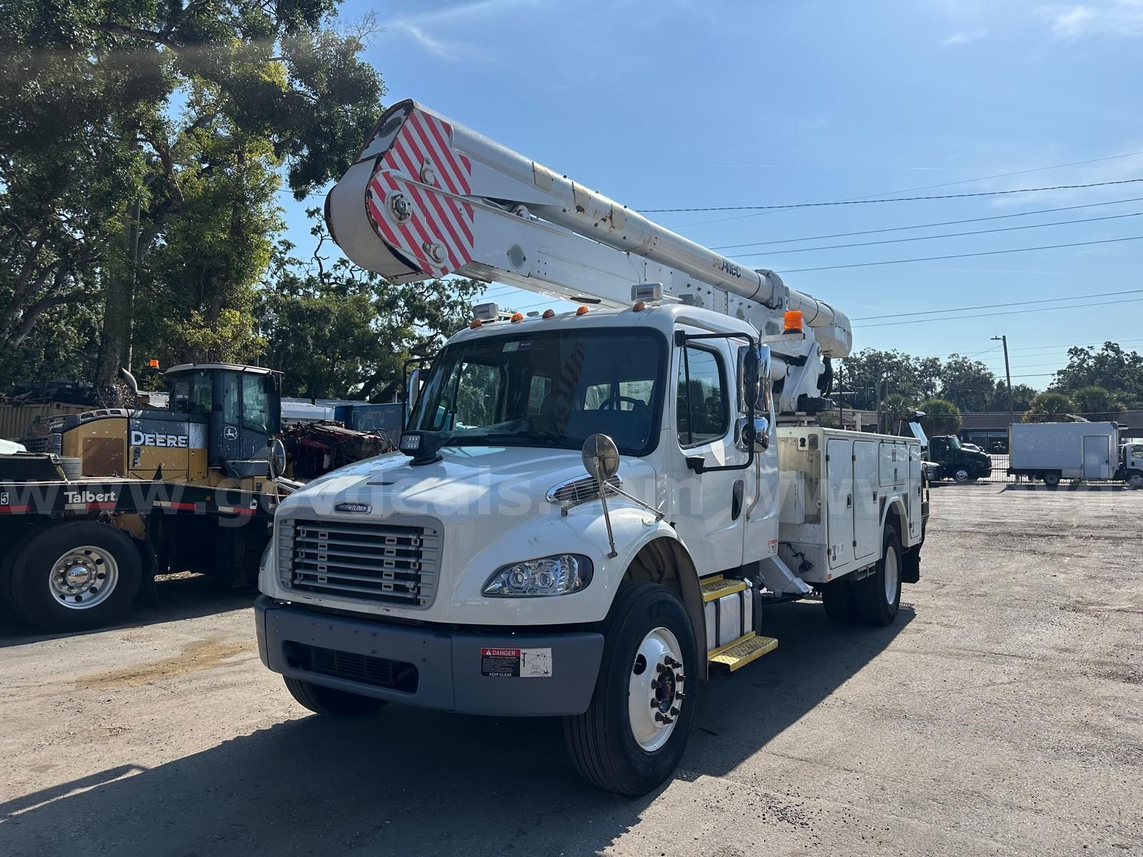 Photo of a 2014 Freightliner M2 106