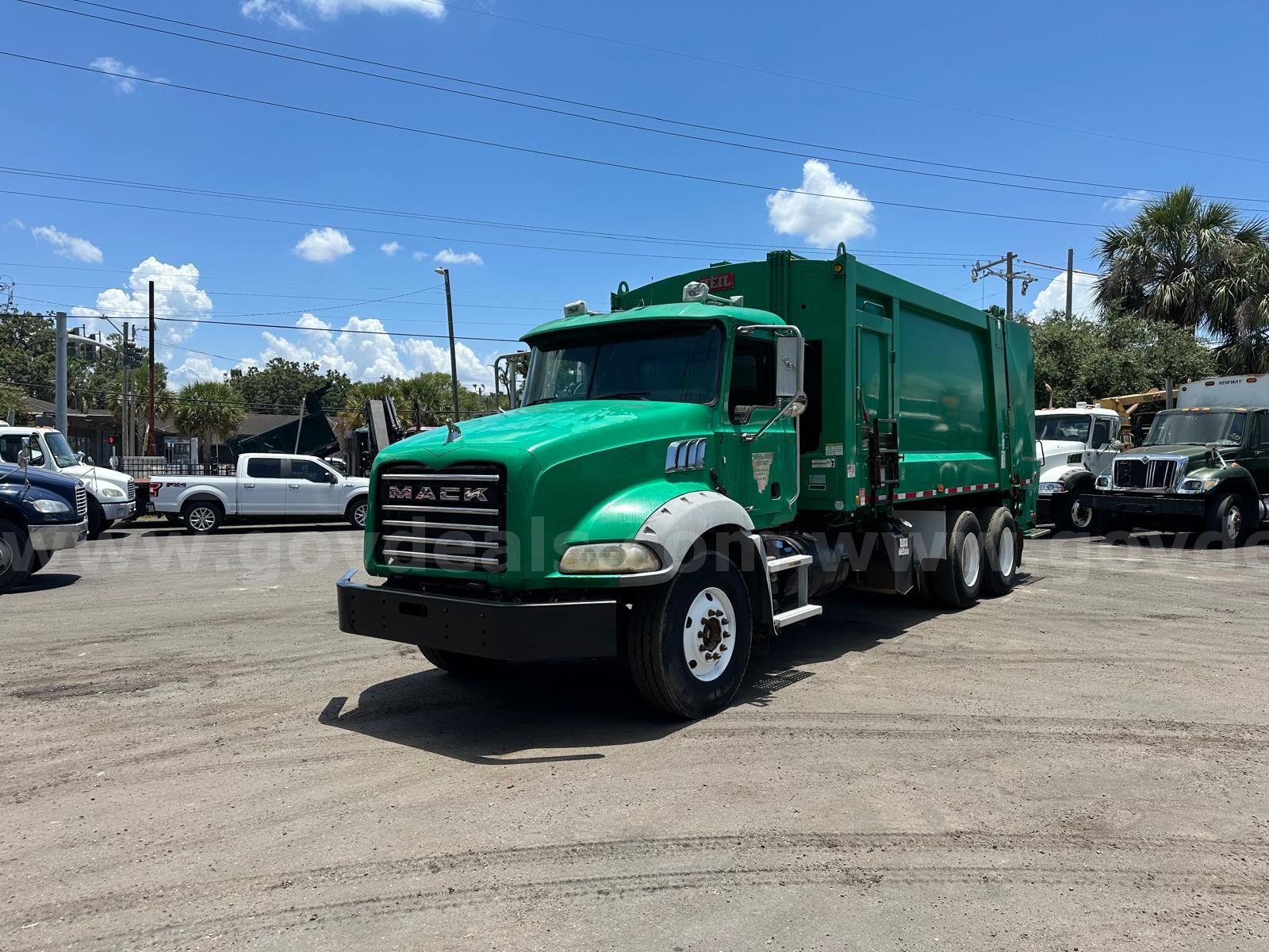 Photo of a 2015 Mack GU813