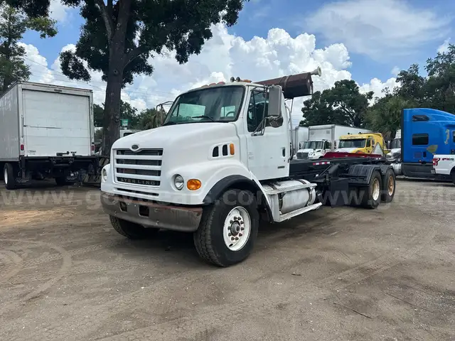2005 Sterling LT7500 T/A Roll Off Truck