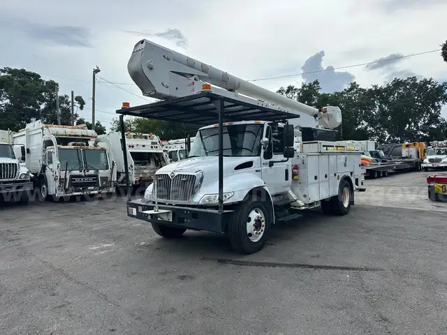 Altec AA55E mtd on 2012 International 4300 Bucket Truck