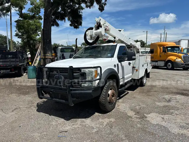 Altec AT37G Mounted on 2017 Ford F-550 4X4 Bucket Truck