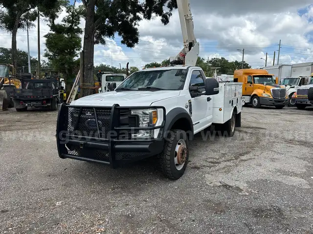 Altec AT37G Mounted on 2017 Ford F-550 4X4 Bucket Truck