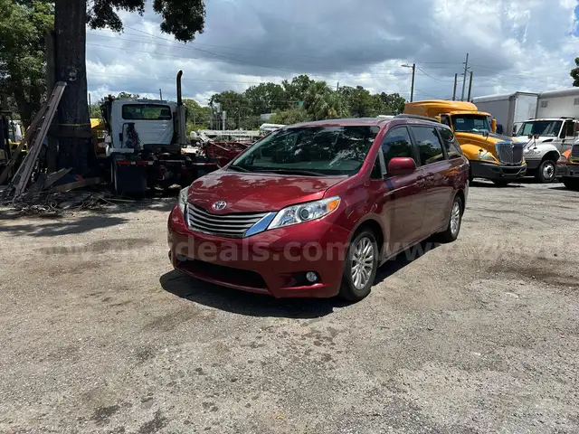 2017 Toyota Sienna XLE Van