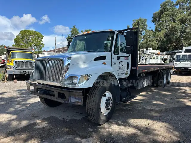 2006 International 7400 Workstar T/A Flatbed Truck