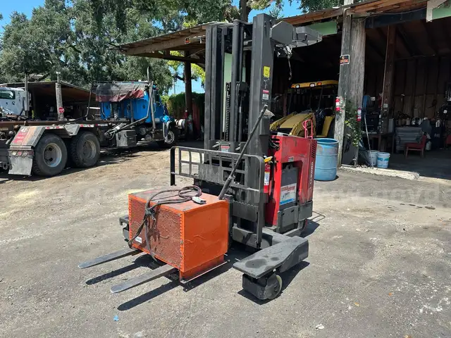 Raymond EF-4D-R45TT 4500 lb Electric Forklift