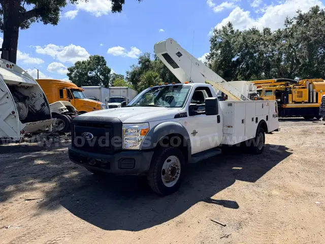 Versalift T3100I  Mounted on 2011 Ford F-550 Bucket Truck