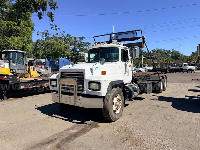 2003 Mack RD688S T/A Roll Off Truck