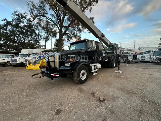 2007 National 1800 Mounted on 2007 Western Star 4900 FA Tri Axle Truck Tractor