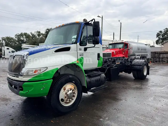 2007 International 4400 S/A Hook Lift Truck