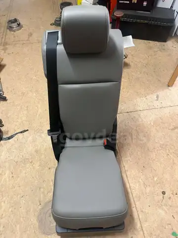 2022 F350 front middle seat